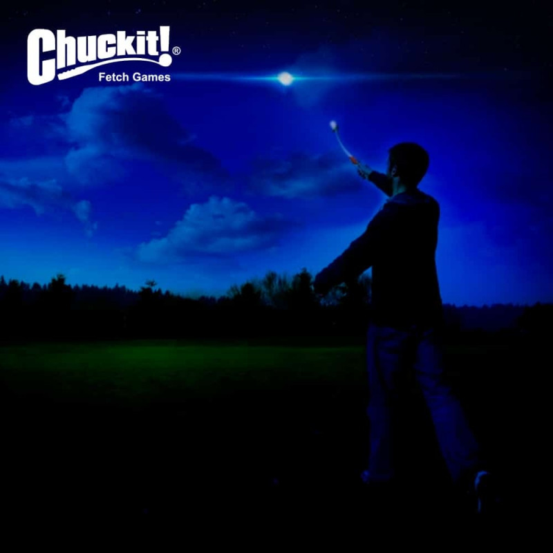 Игрушка CHUCKIT! 18M PRO MAX GLOW LAUNCHER W/MAX GLOW BALL запускатель для мячей, с мячом, светящийся в темноте (50,8 см)