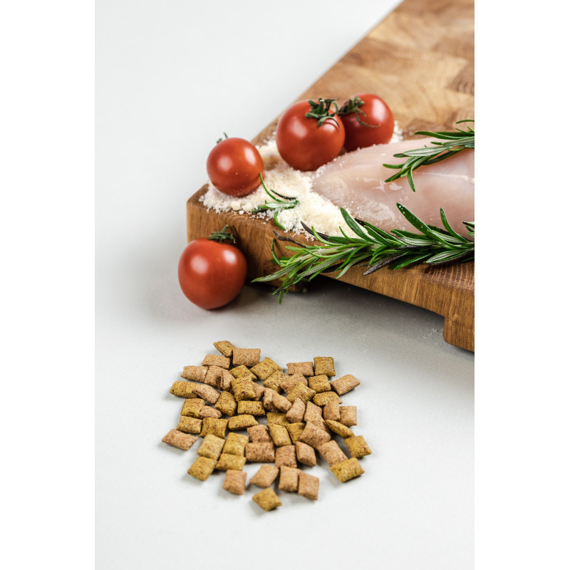 Лакомство Savory Cats Snacks Pillows Gourmand with Chicken and Cheese для кошек гурманов, подушечки с курицей и сыром