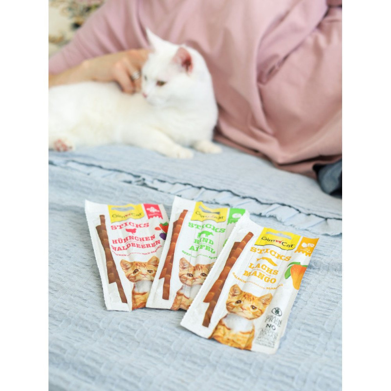 Лaкoмствa GimCat Мясныe пaлoчки для кoшeк, кyрицa и лeсныe ягoды, 3 шт пo 5 г