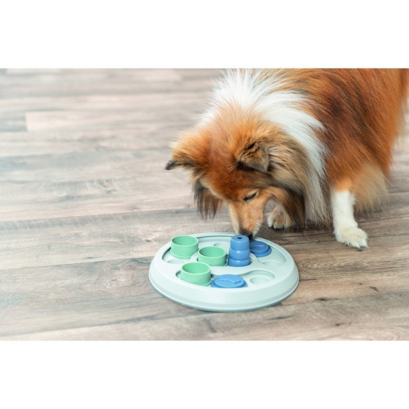 Розвиваюча іграшка Trixie Dog Activity Flip & Fun для собак, 23 см (пластик)